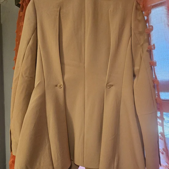 Express Women's Beige Blazer - Picture 2 of 3